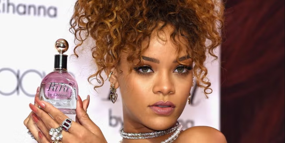 what perfume does Rihanna wear